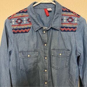 Divided H&M Western Embroidered Denim Pearl Snap Long Sleeve Shirt Size 6